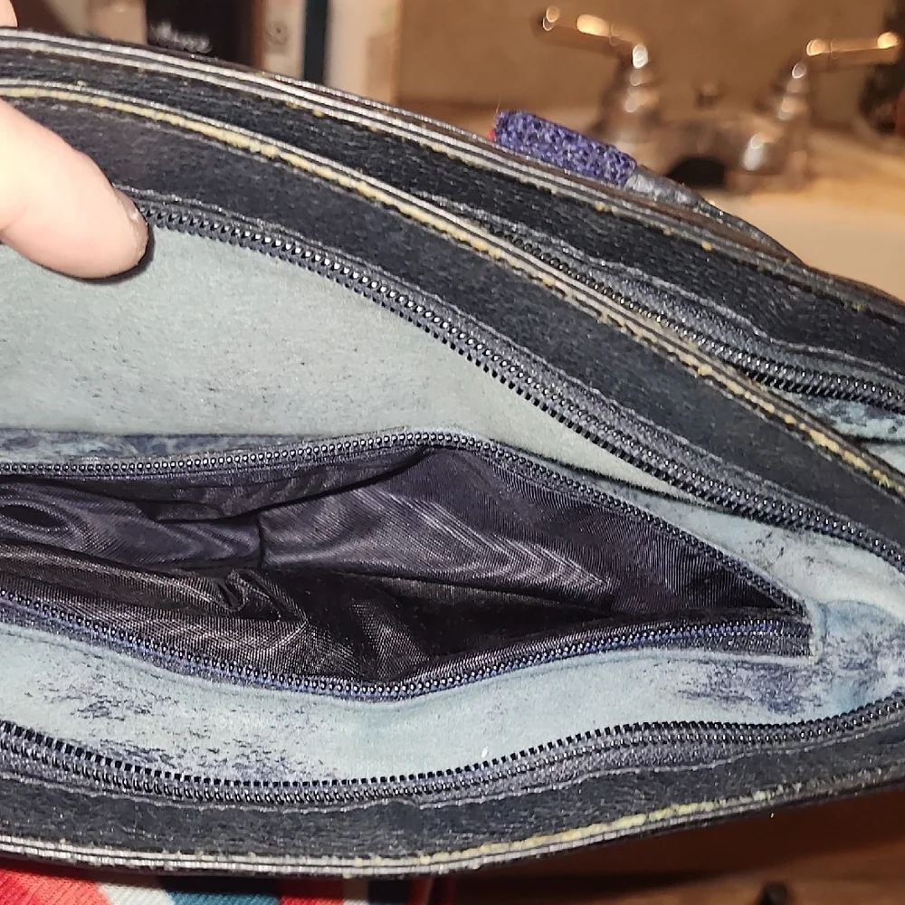 AUthentic Vintage Gucci black and Cream Women's Bag - Picture 4 of 5